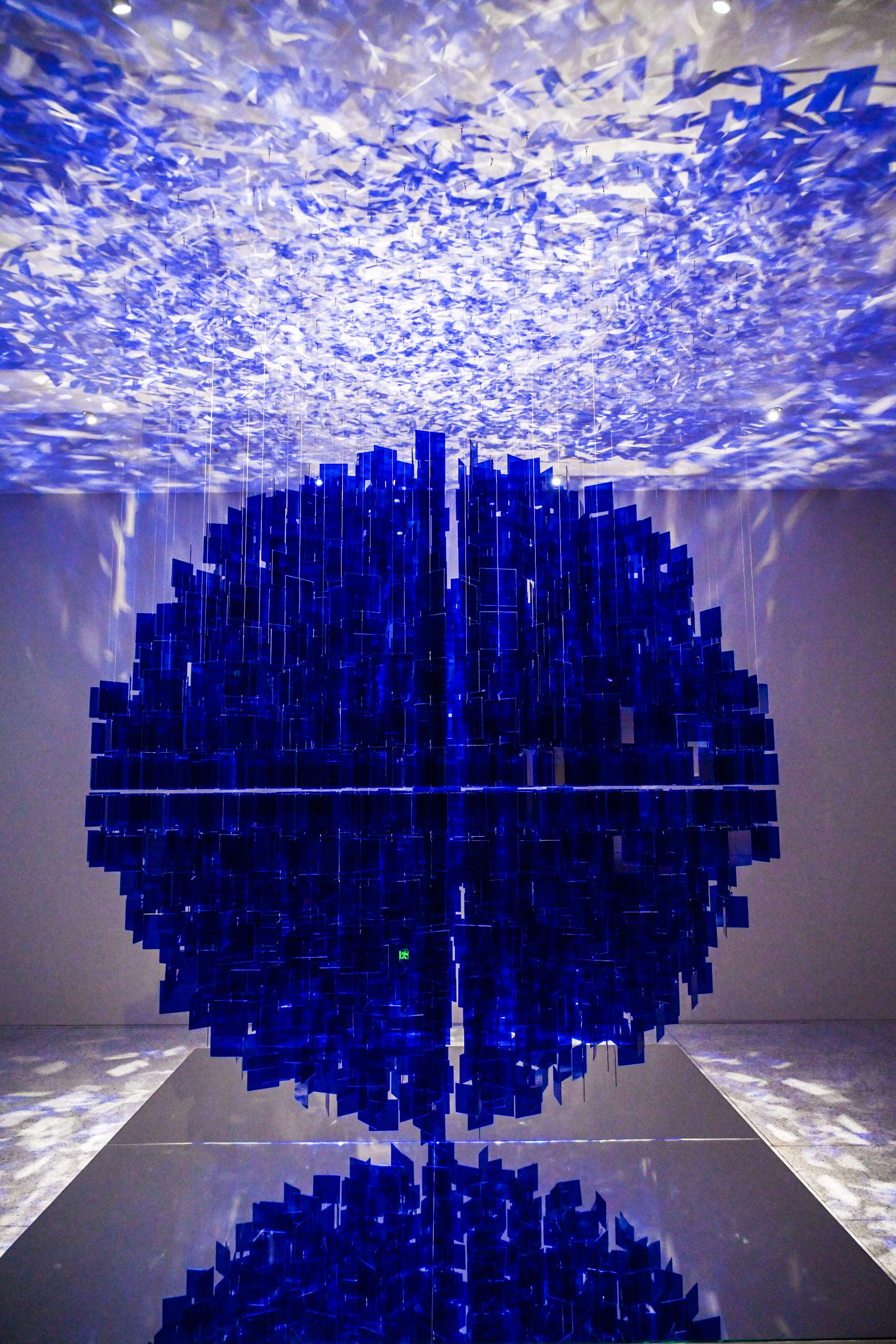 Julio Le Parc, &lsquo;Blue Sphere&rsquo; (2013).