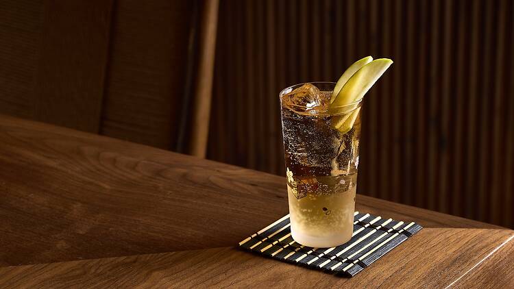 A bubbly drink with apple slices