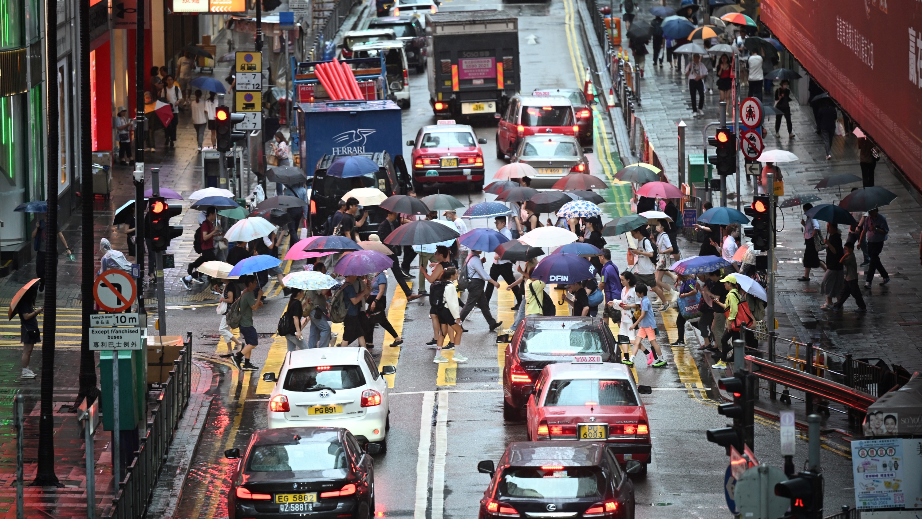 Hong Kong to expect intense thunderstorms on Monday and bad weather for the rest of the week