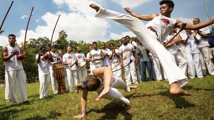 "Aulão" de capoeira, na Alameda