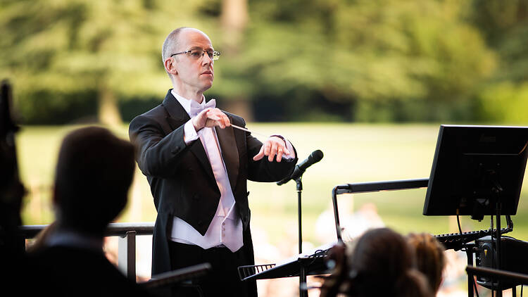 Alastair King conducting the Chamber Orchestra of London at ‘The Music of Dowton Abbey’