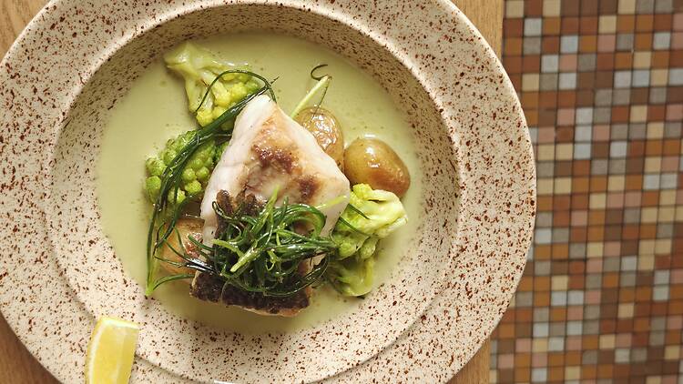 Clo. grande tablée et petites assiettes