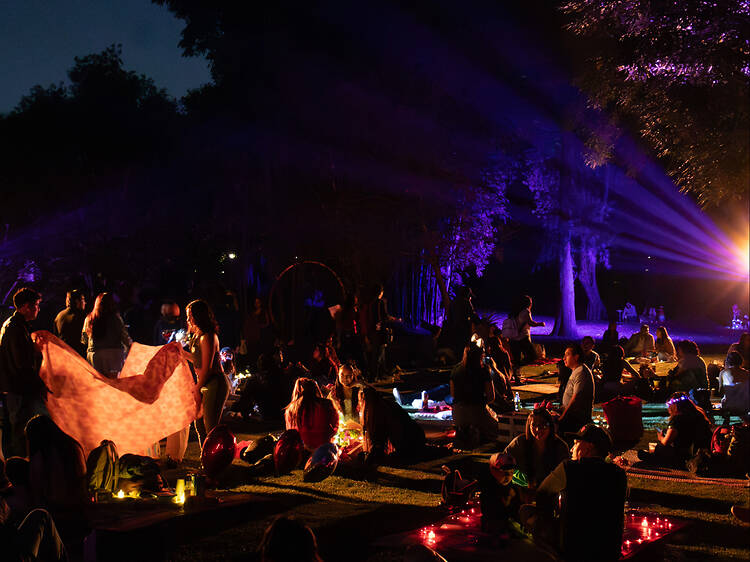 Picnic nocturno con linternas