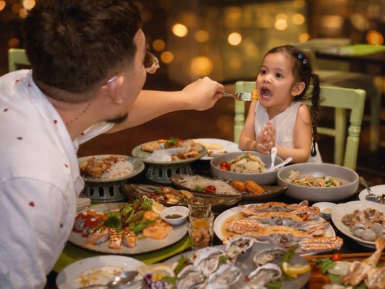 Stretch Easter out over five evenings at U Nimman’s Eat@Rincome