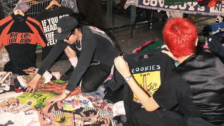 หลบร้อนมาเดินช็อปของวินเทจชิคๆ ในตลาดนัดใต้ดินติดแอร์ของเหล่าคนเก๋