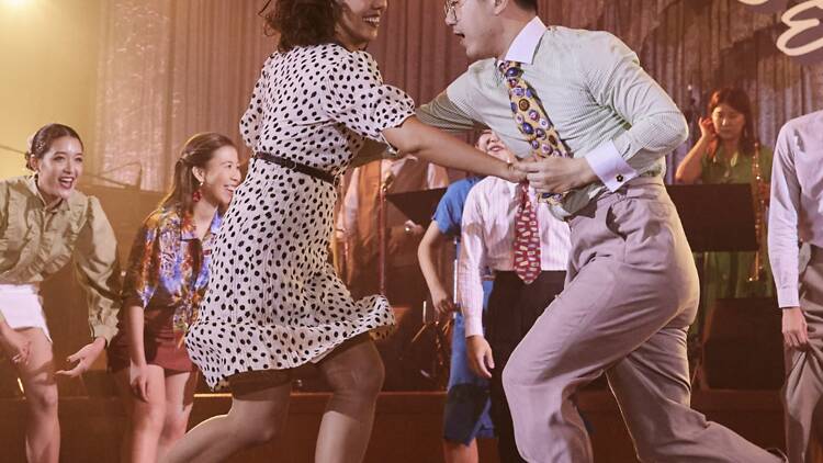 สวมวิญญาณนักเต้นย้อนยุค พร้อมดื่มด่ำไปกับค่ำคืนของดนตรีแจ๊สสดๆ