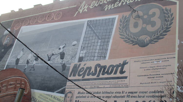 Tour Budapest’s cool murals Tour Budapest’s cool murals