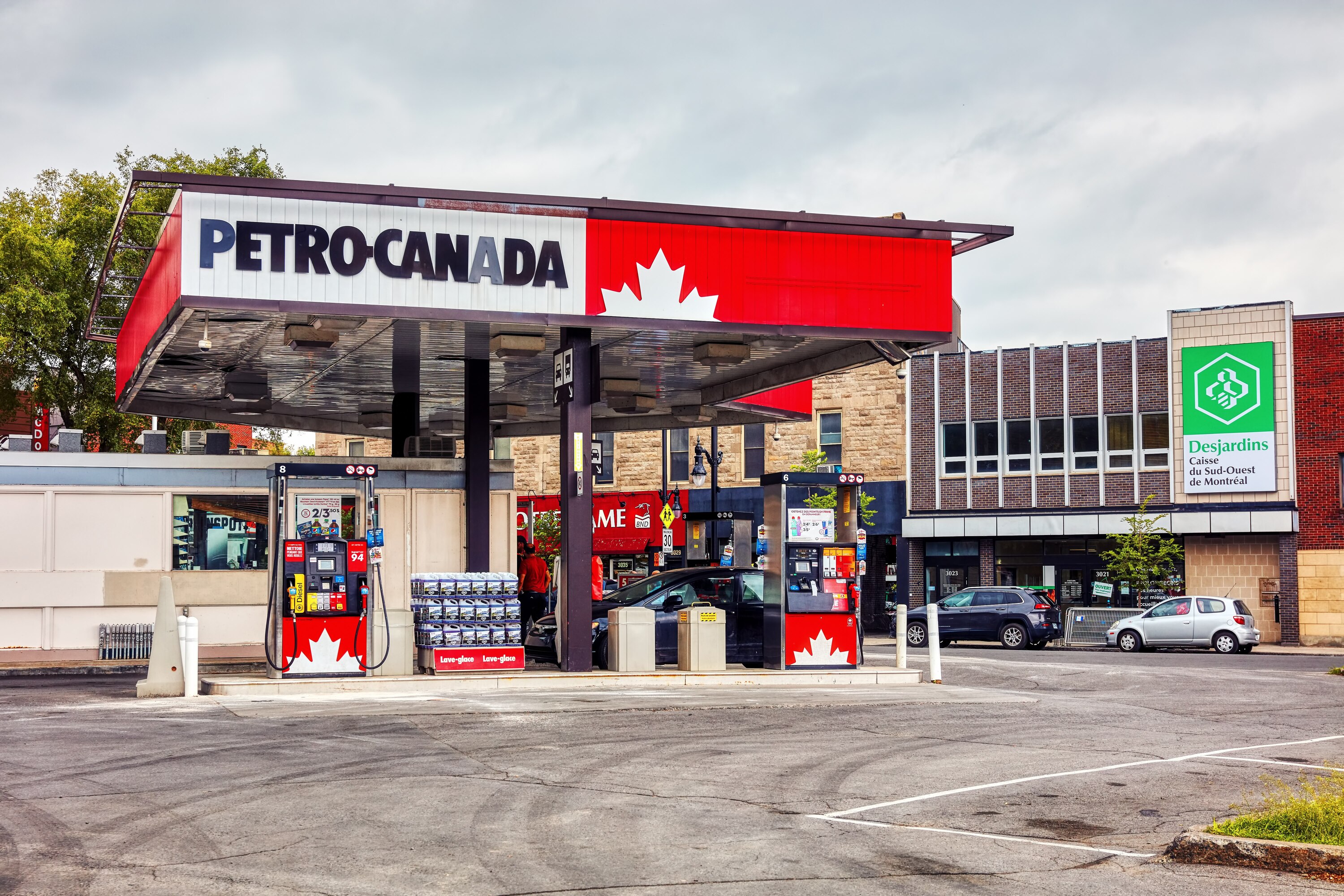 New Quebec tool lets you track gas prices in real time across the province