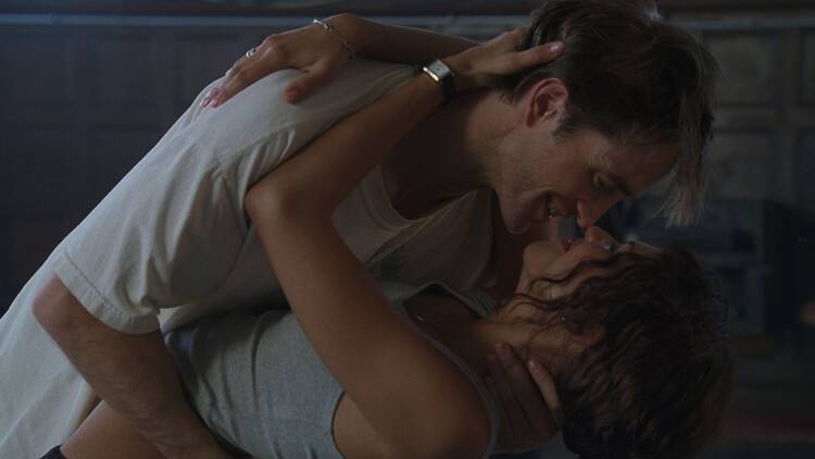 Robert Pattison ja Zendaya halaavat elokuvassa The Drama