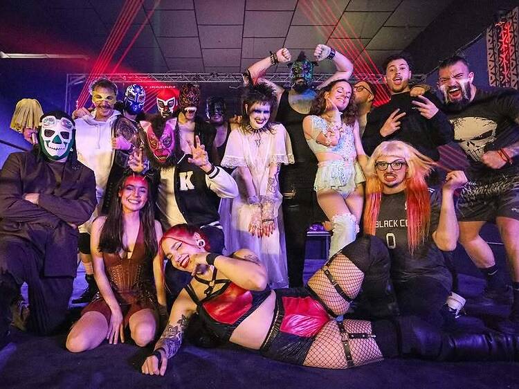 La lluita lliure i el cabaret es fusionen en un xou a la Nau Bostik amb lluitadors internacionals a l’estil burlesque
