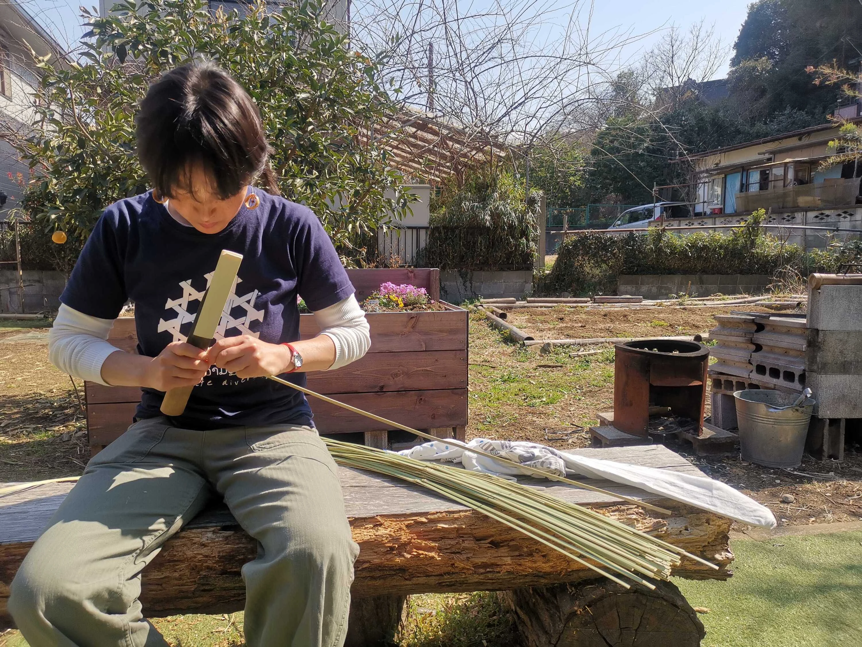 Yukino working with bamboo