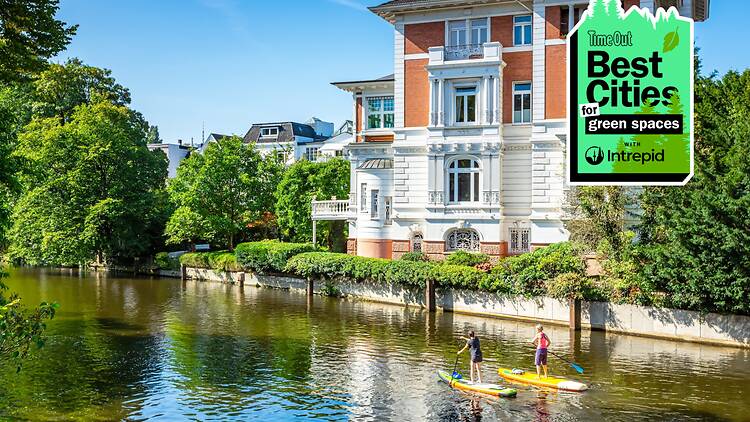 People kayaking in Hamburg People kayaking in Hamburg