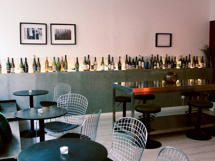 Com vinhos naturais e 100% portugueses, o Onze Onze é o novo wine bar da cidade