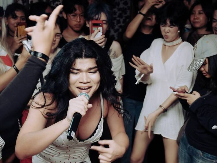 Spend your Sunday at Go Grrrls Club Demure party Spend your Sunday at Go Grrrls Club Demure party