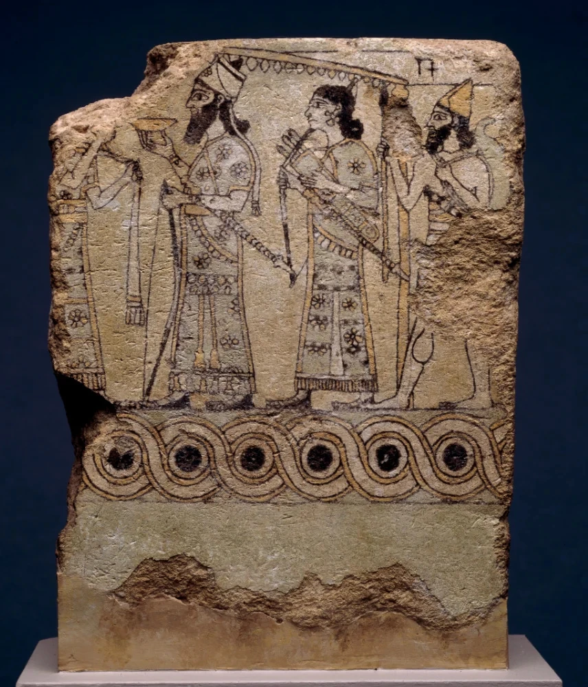 Azulejo de pared esmaltado que, originalmente, formaba parta de una escena narrativa que representaba al rey asirio (posiblemente, Asurnasirpal II), 875-850 a. de C., palacio noroeste, Nimrud (Irak). &copy; The Trustees of the British Museum