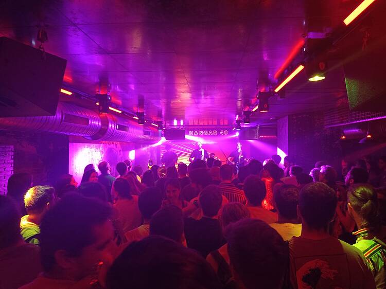 Hangar 48