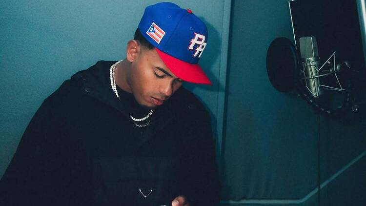 Myke Towers (25 de abril, Tecnópolis)