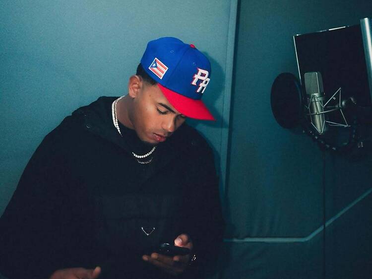 Myke Towers (25 de abril, Tecnópolis)