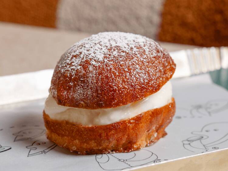 Planazos para comer este abril, últimas sorpresas gastro en Madrid: una terraza escondida, un dulce emblemático y el nuevo puesto de mercado infalible