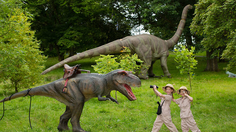 40 life-sized animatronic dinosaurs are coming to Montreal this summer 40 life-sized animatronic dinosaurs are coming to Montreal this summer