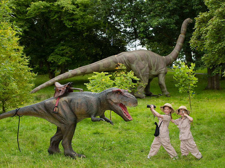 40 life-sized animatronic dinosaurs are coming to Montreal this summer 40 life-sized animatronic dinosaurs are coming to Montreal this summer