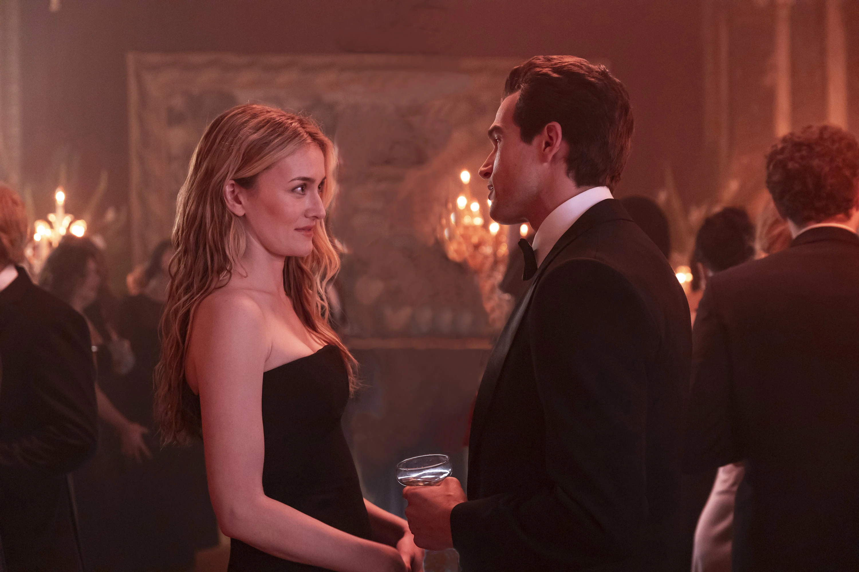 FX's Love Story: John F. Kennedy Jr. & Carolyn Bessette -- "Pilot" -- Season 1, Episode 1 (Airs Thurs., February 12) -- Pictured: (l-r) Sarah Pidgeon as Carolyn Bessette, Paul Anthony Kelly as John F. Kennedy Jr.