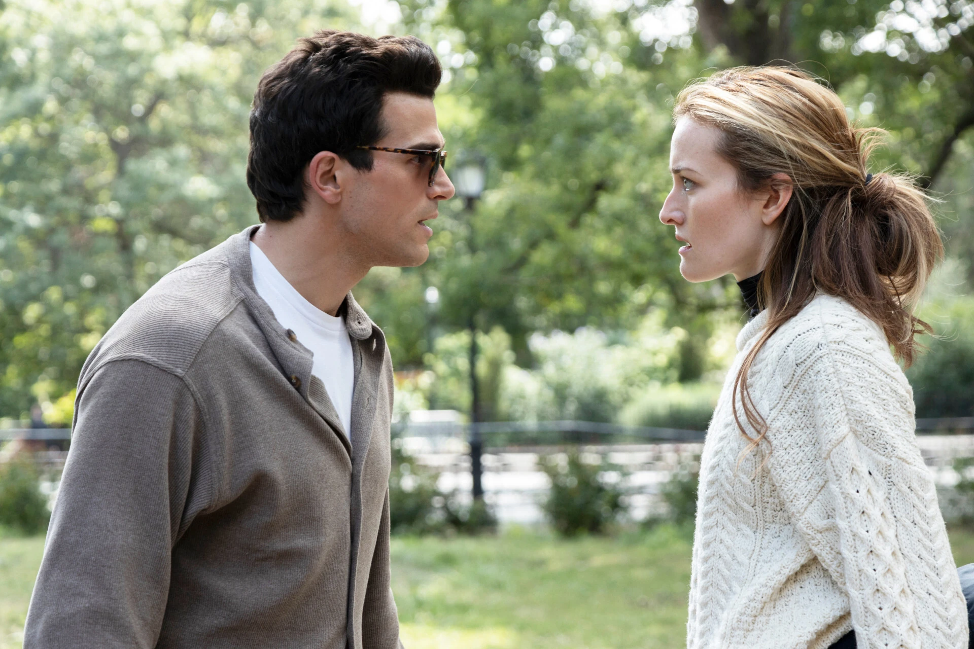 Screenshorts of Carolyn and JFK Jr. on NYC streets in FX&rsquo;s Love Story: John F. Kennedy Jr. & Carolyn Bessette