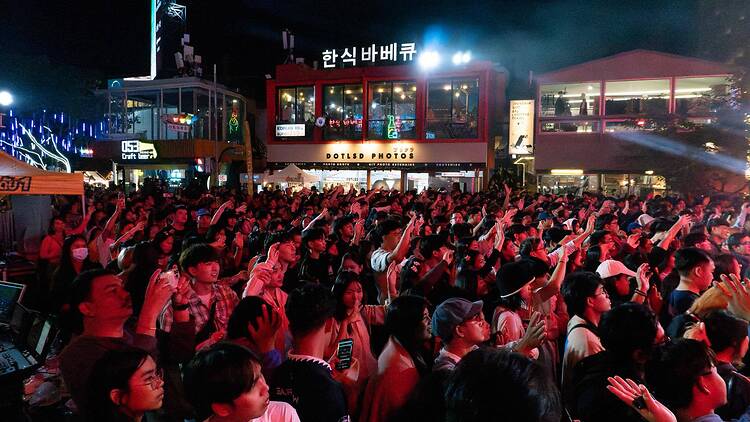 Songkran for the Singles and hopeful at Think Park