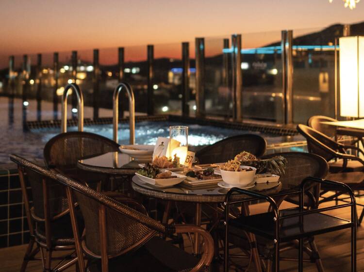 Slip into Miami colours and head to HYDR