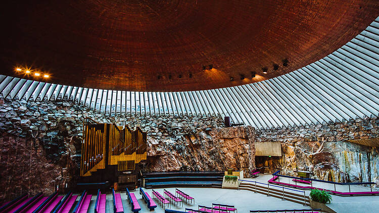 Maanantai: Neljä vuodenaikaa, Temppeliaukion kirkko