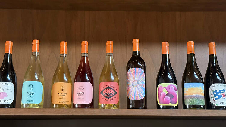 Vinos Pielihueso: cuando el vino también se inventa desde la etiqueta