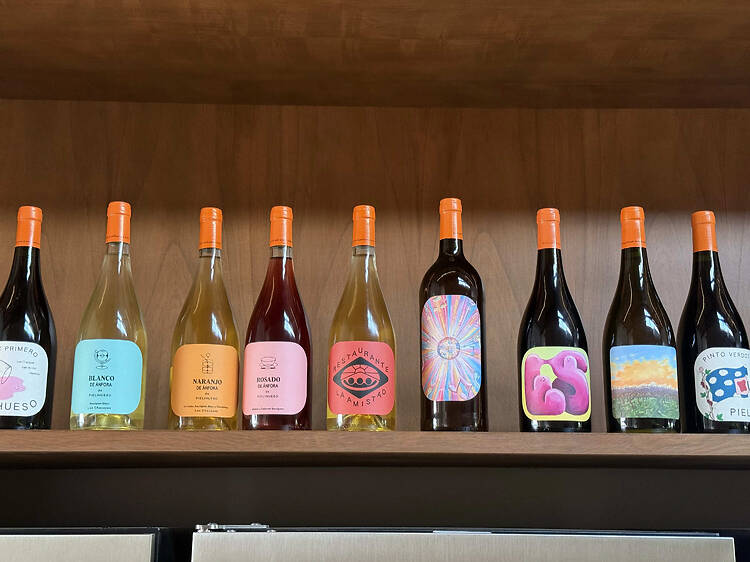 Vinos Pielihueso: cuando el vino también se inventa desde la etiqueta