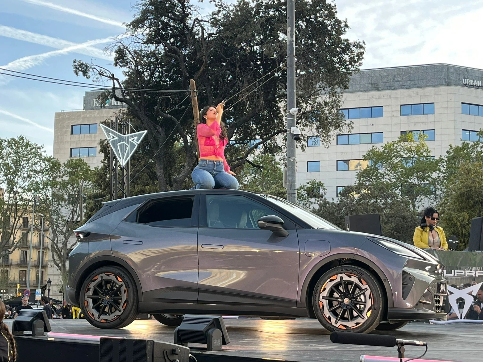 Nathy Peluso a la pla&ccedil;a de Catalunya