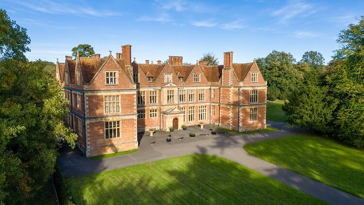 Newbury,,Uk,-,October,15,2023:,Aerial,View,Of,Shaw The facade of Shaw House, a red-brick Elizabethan manor with a pruned green lawn