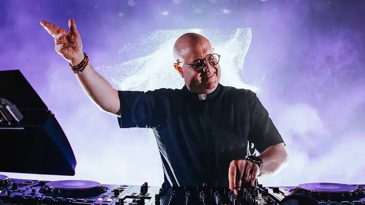 DJ Padre Guilherme at Plaza de Mayo DJ Padre Guilherme at Plaza de Mayo