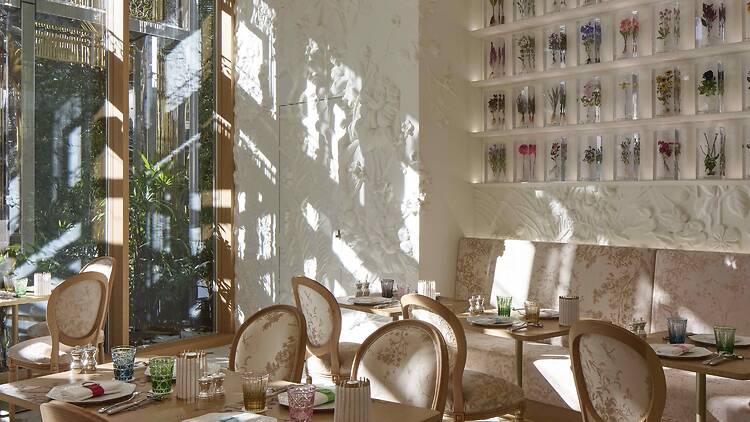 カフェ ディオール by アンヌ＝ソフィー・ピック バンブー パビリオン