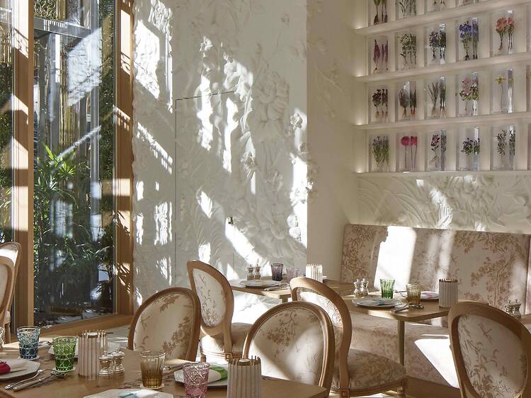 カフェ ディオール by アンヌ＝ソフィー・ピック バンブー パビリオン