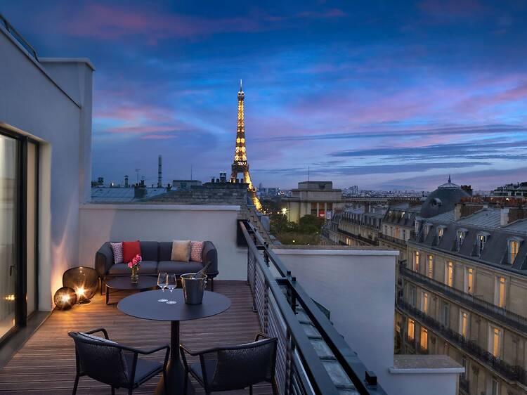 The best hotels near the Eiffel Tower for iconic views of Paris