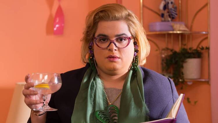 Paquita Salas amb un Larios