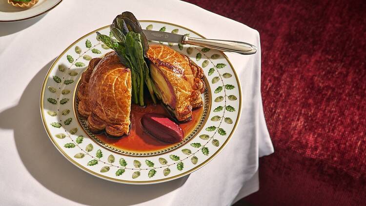 Le Chêne Le Pithiviers dish on a table