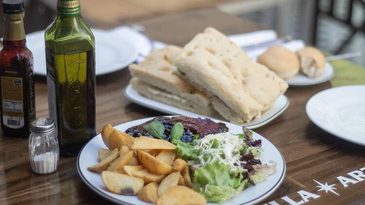 Cantina Recoleta: two meters wide, fueled by hardwood