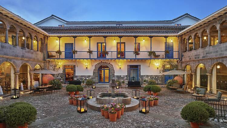 | Courtyard at dusk at Palacio del Inka