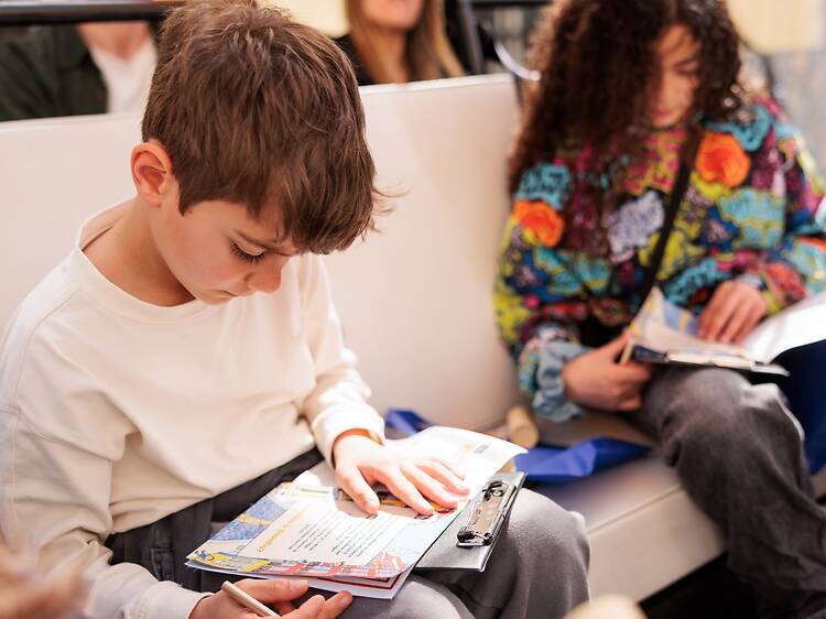 Há um novo tuk tuk a circular onde os miúdos podem ser turistas na própria cidade