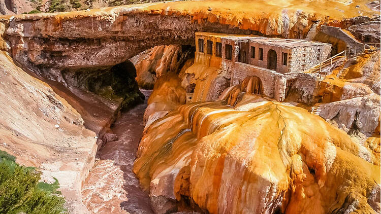 Puente del Inca: el sacrificio que se convirtió en piedra