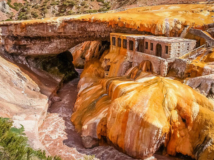 Puente del Inca: el sacrificio que se convirtió en piedra