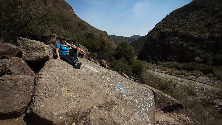 Piedra Isidris: caminata hacia la misteriosa “Ciudad Dorada”