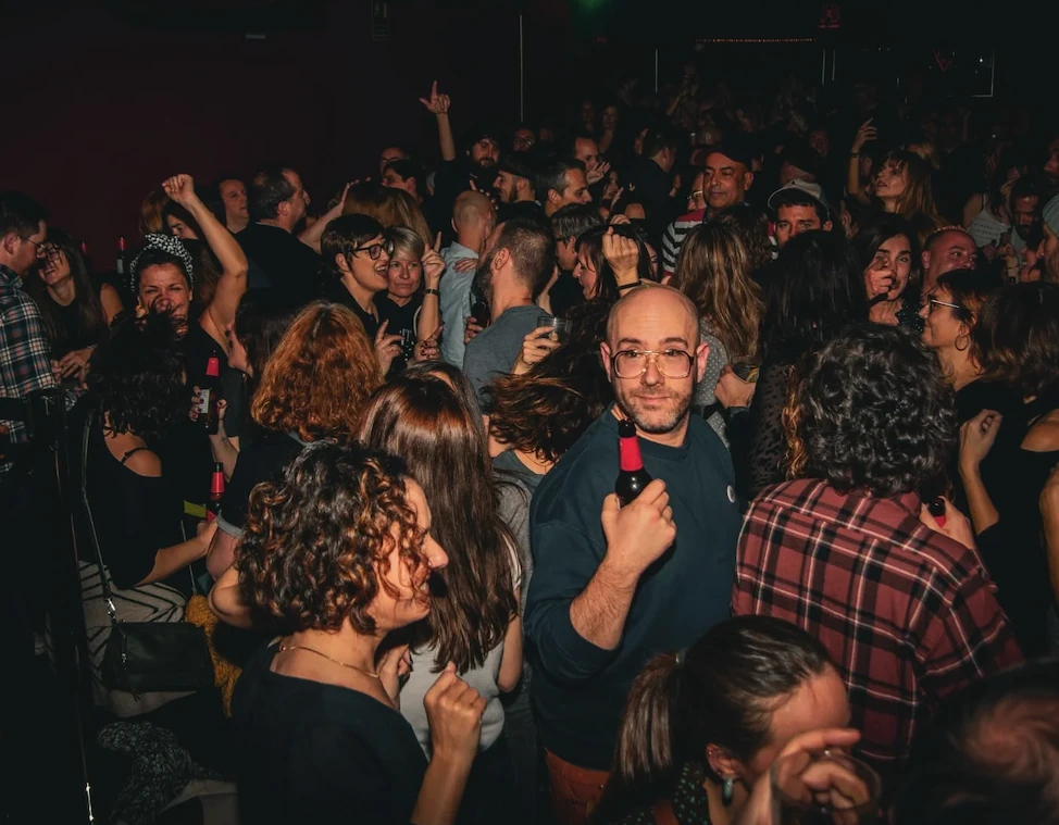 Ambientazo de s&aacute;bado noche en la sala Magic