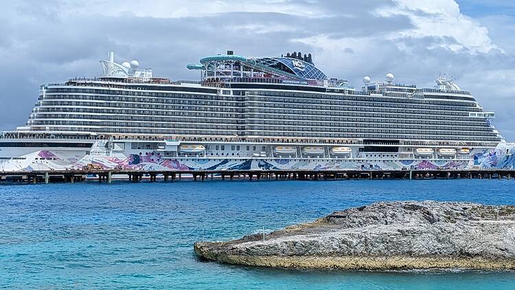 Cómo es el crucero más nuevo del mundo: 20 pisos y montaña rusa acuática