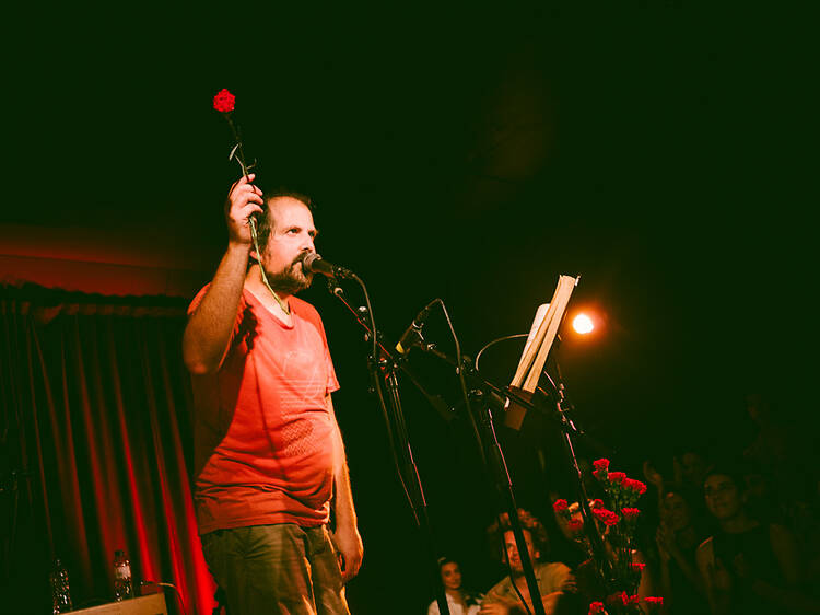 B Fachada: Zeca, Zeca e mais Zeca!