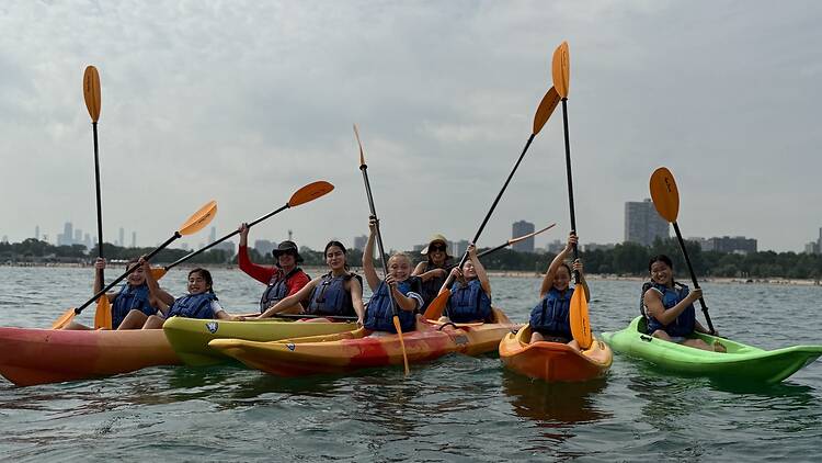 Kayak along the Chicago River